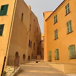 Апартаменти Tropez - Old Village - Modern & Cosy *
