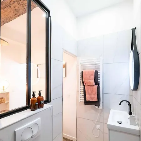 Daire Tropez - Old Village - Modern & Cosy *